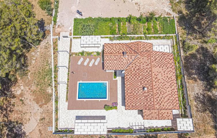 Location de vacances pour 8 personnes, avec piscine et terrasse, animaux acceptés à Zaboric - 2