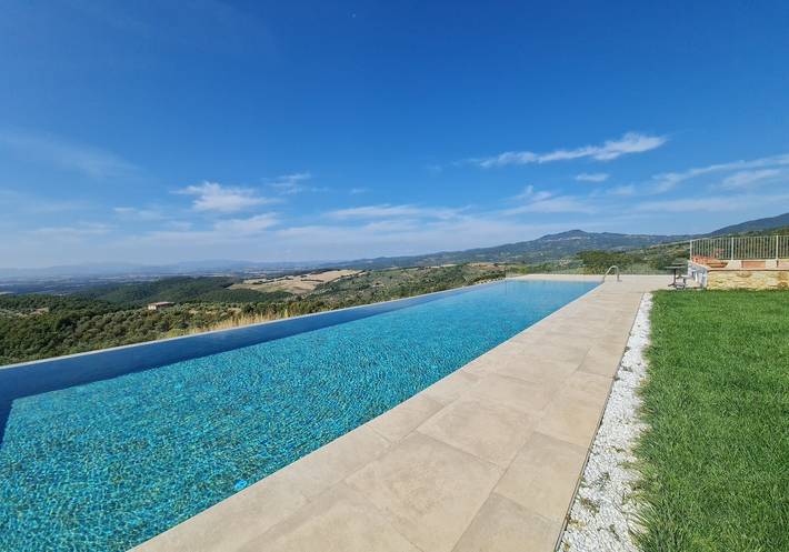 Chalet 'Casetta Rossa' con piscina privata, Wi-Fi e aria condizionata in Roccastrada, Provincia di Grosseto