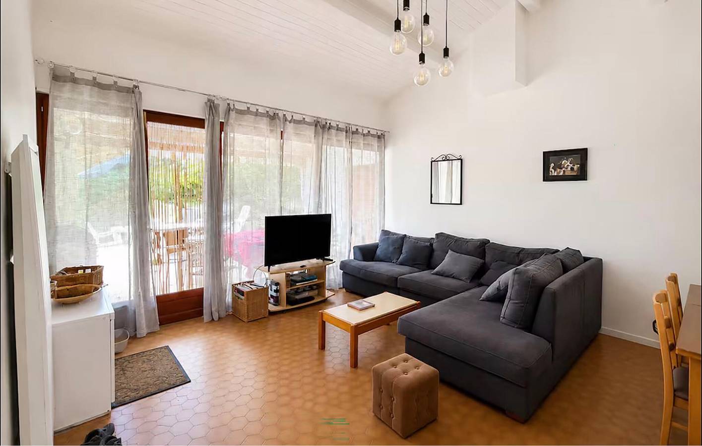 Acogedor apartamento de 85 m² con piscina y wifi, a 2,5 km del centro de Tharaux in Méjannes-le-Clap, Región de Alès
