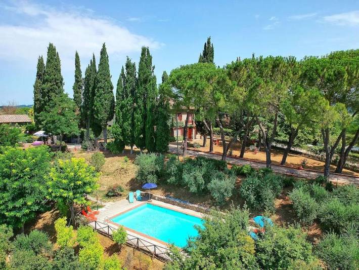 Villa con piscina per 12 persone, con idromassaggio e piscina nonché giardino in San Gimignano