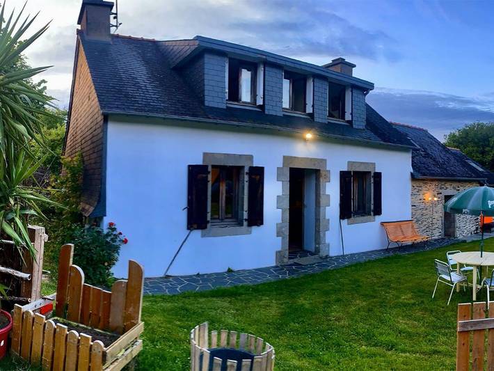 Gîte pour 4 personnes, avec vue et terrasse, animaux acceptés à Saint-Hernin