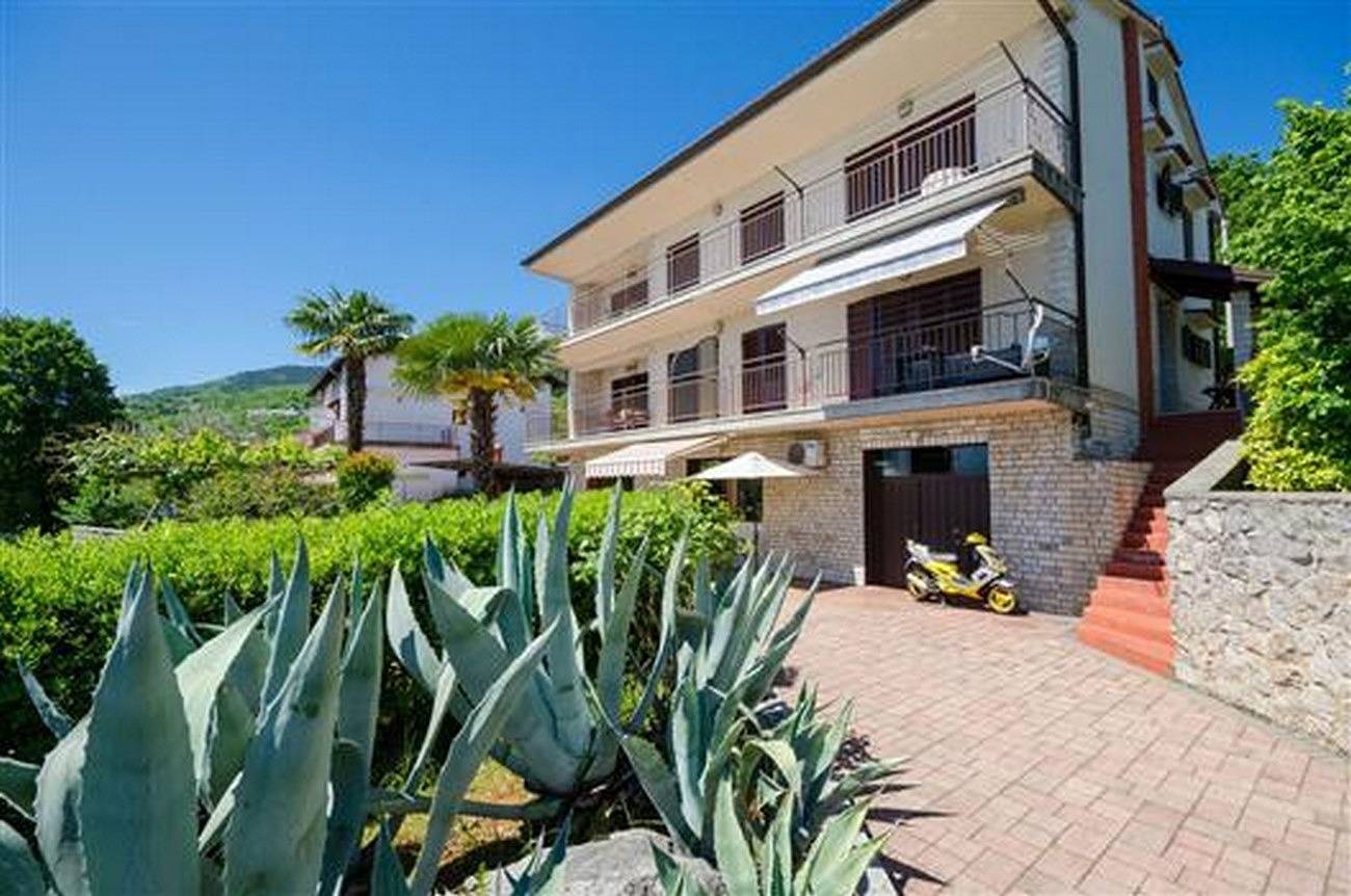 Entire apartment, One bedroom apartment with terrace and sea view Lovran, Opatija A-23701-a in Lovran, Opatija Riviera
