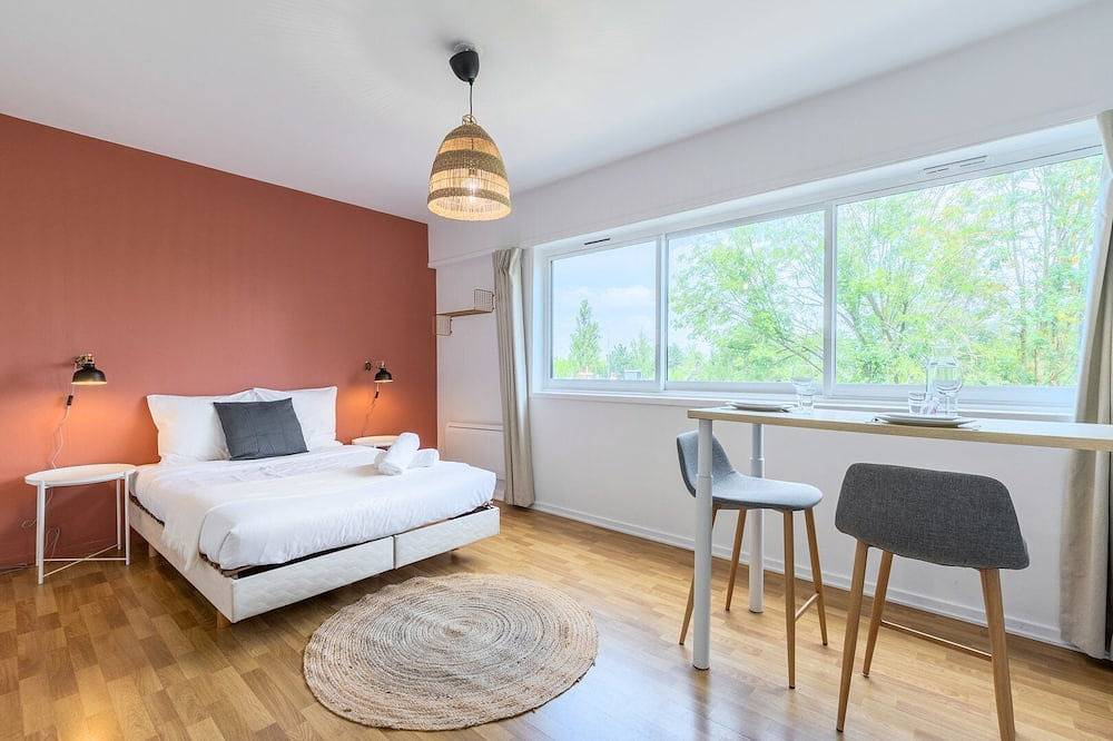 Entire apartment, Croisé Laroche equipped studio! in Marcq-en-Barœul, Lille region