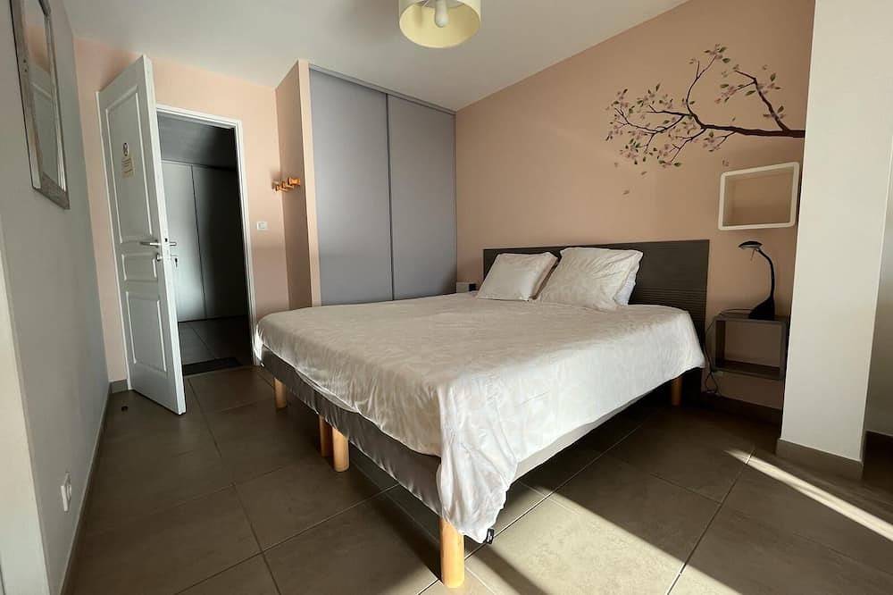 Entire apartment, Studio \"Albitru\" avec piscine & vue sur la baie d'Ajaccio ! in Alata, Ajaccio region