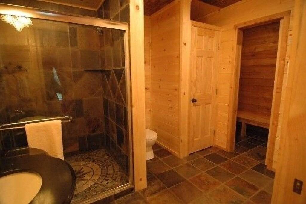 Am Fluss und in der Nähe der Innenstadt von Gatlinburg mit Wifi, Sauna und Whirlpool in Gatlinburg, Sevier County