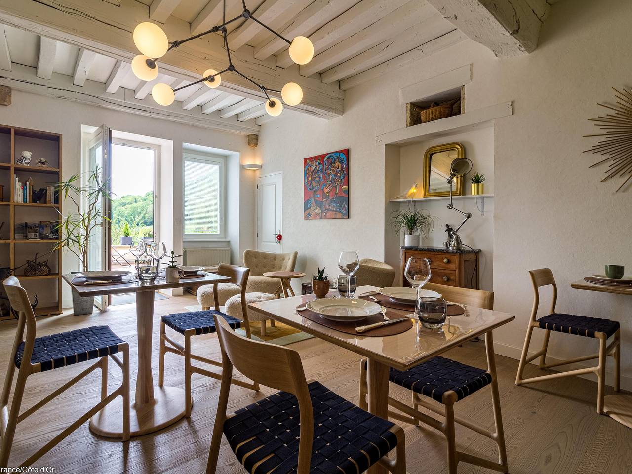 Modern rooms with pool, garden, and dining in Burgundy in Beaune region