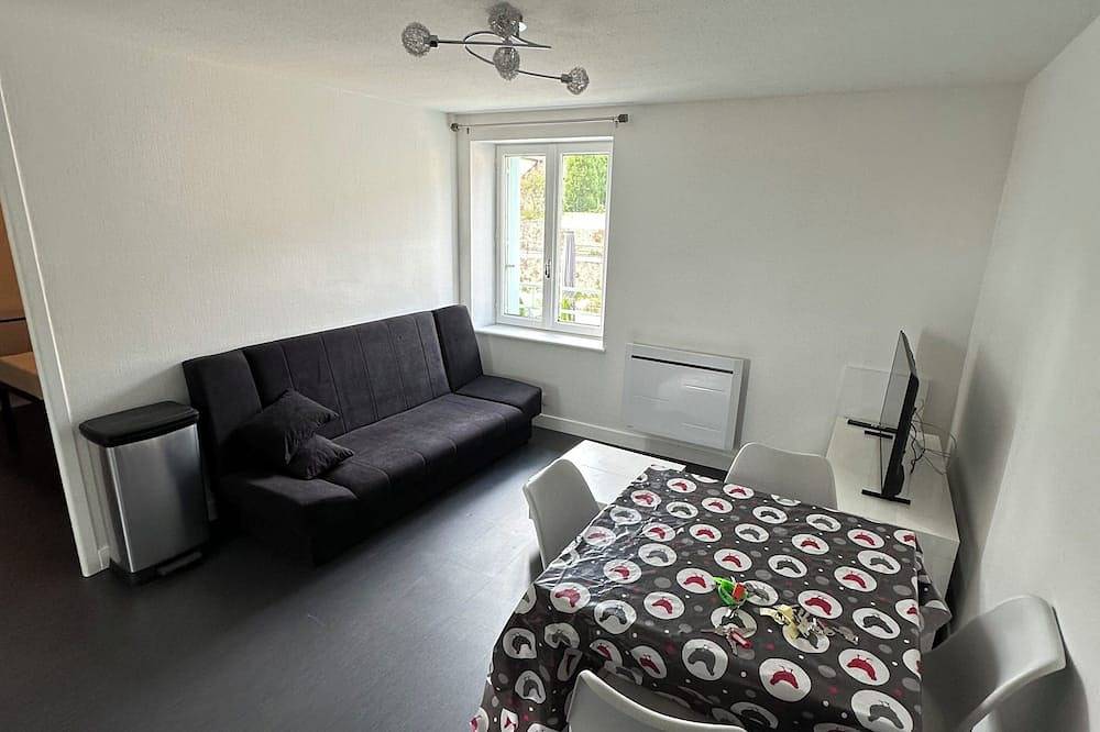 Appartement entier, Charmant T2 entièrement meublé in Chavanay, Parc Naturel Régional du Pilat