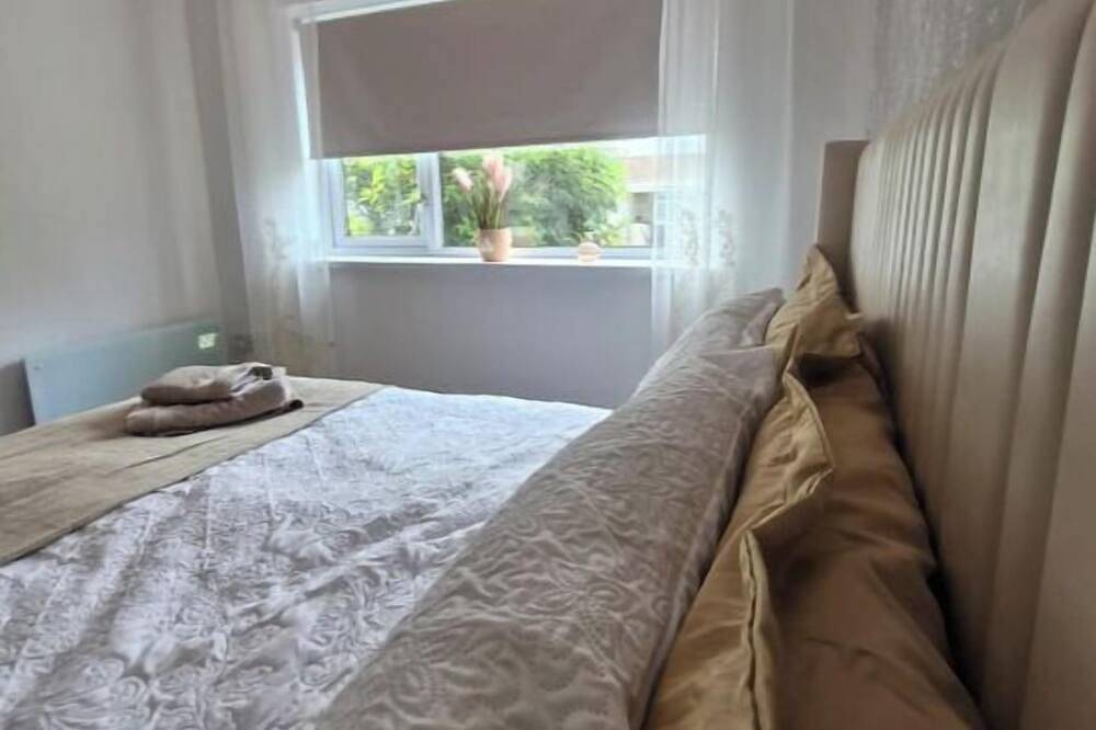 Home on the Broads - Just Renovated. in Waveney District, Sunrise Coast