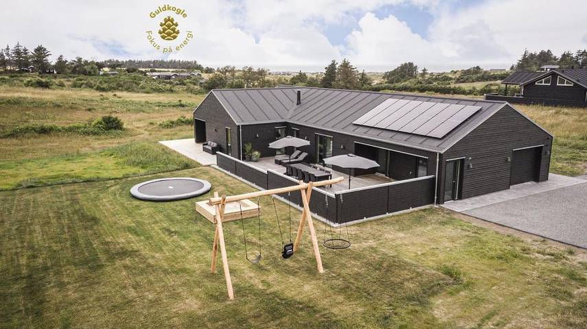 Ferienhaus für 14 Personen, mit Balkon/Terrasse und Whirlpool sowie Terrasse und Garten in Skallerup Klit