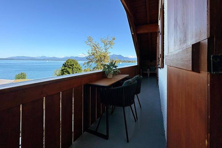 Ferienwohnung für 4 Personen, mit Balkon und Seeblick sowie Ausblick