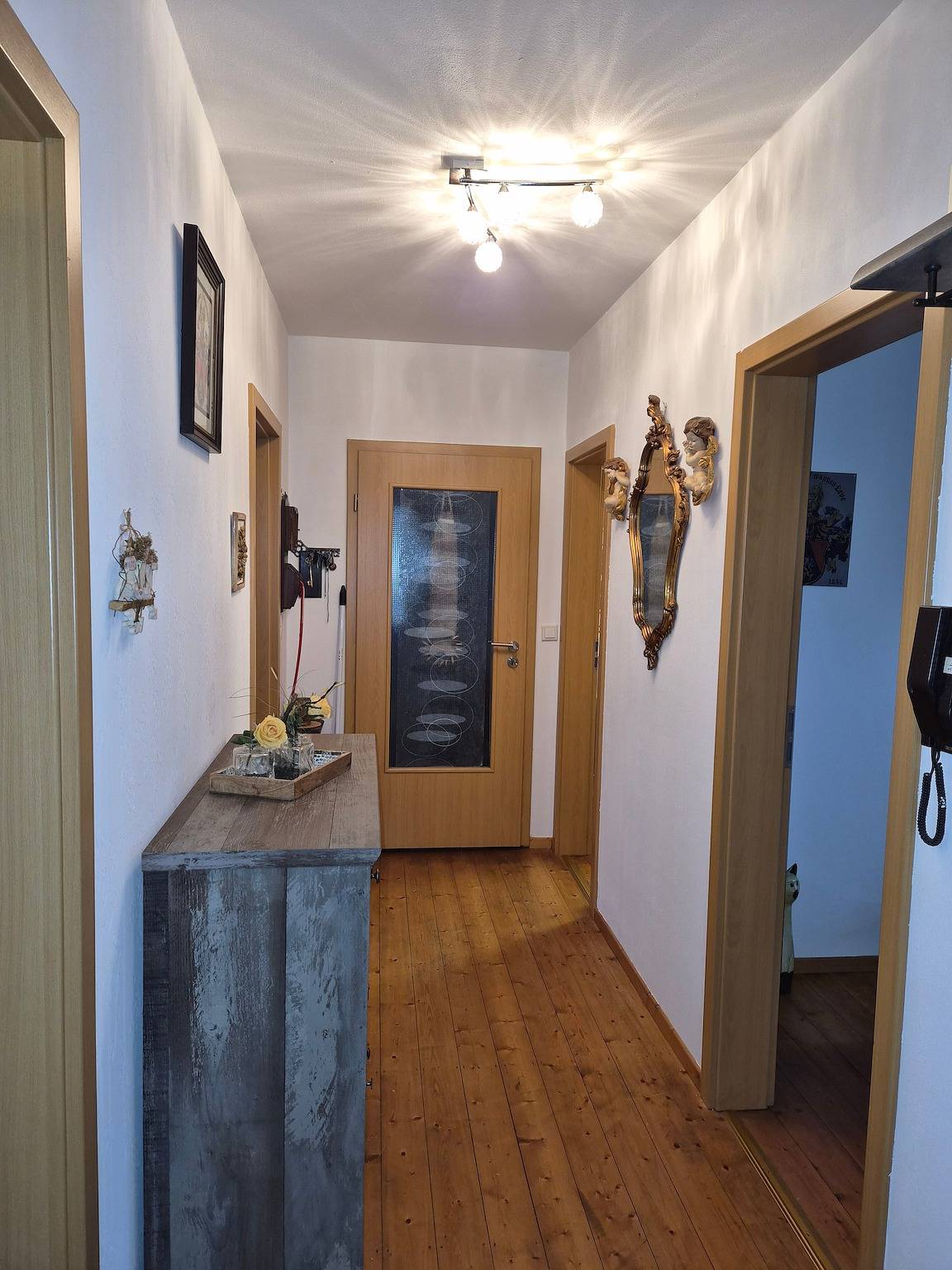 Ganze Wohnung, Schöne 3-Zimmer-Wohnung mit Balkon und Bergblick in Holenberg, Landkreis Holzminden