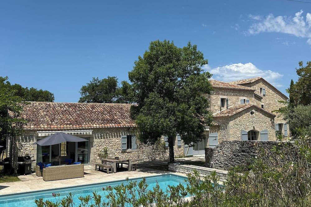 Exceptional Villa 10 min from Cahors. In the heart of the wine region. Full Ac. in Cahors, Quercy