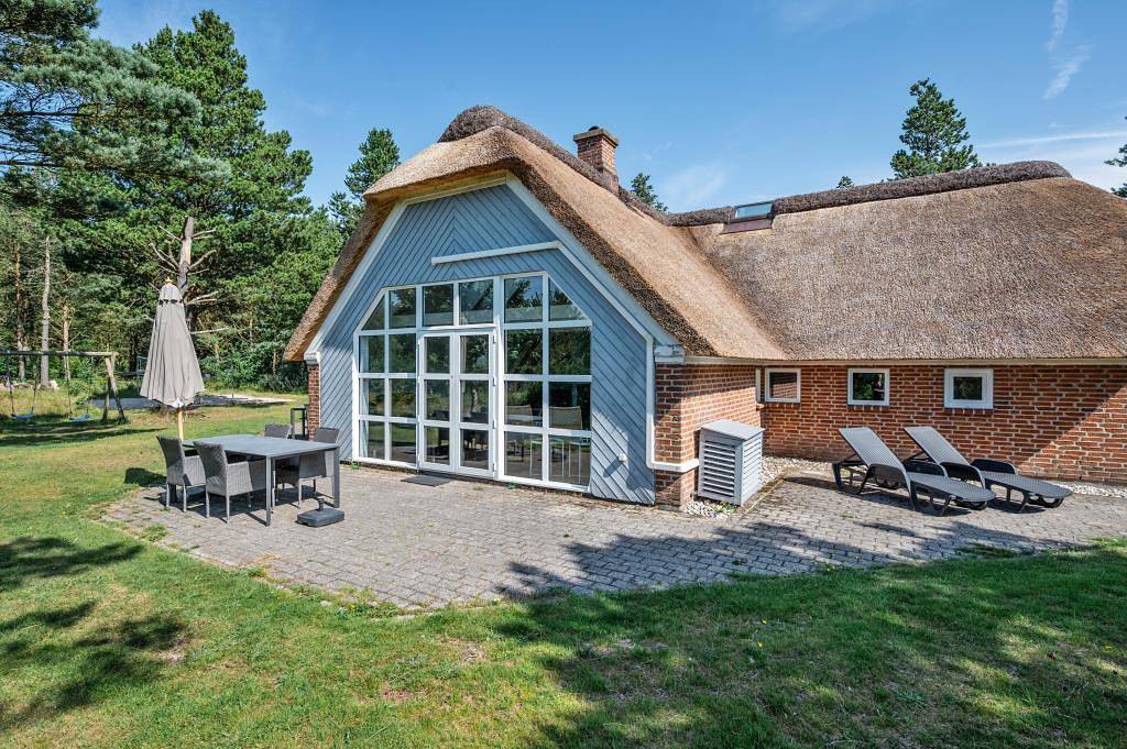 Hyggeligt sommerhus med pool, spa og sauna i Houstrup in Nørre Nebel, Varde Kommune