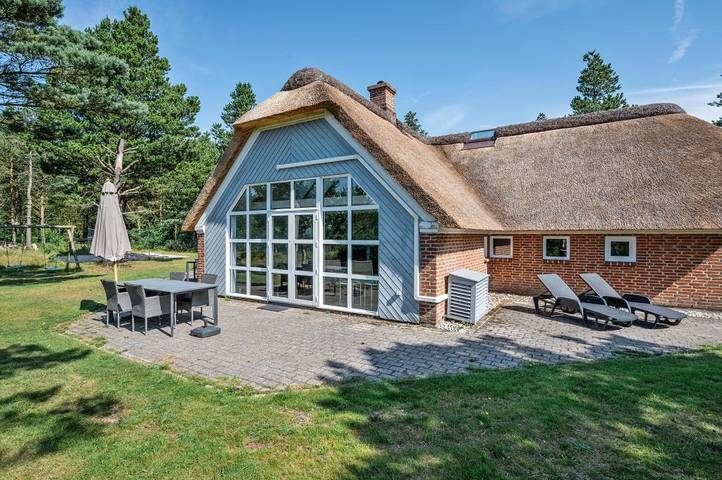 Ferienhaus für 10 Personen, mit Balkon/Terrasse und Whirlpool sowie Terrasse und Kinderpool