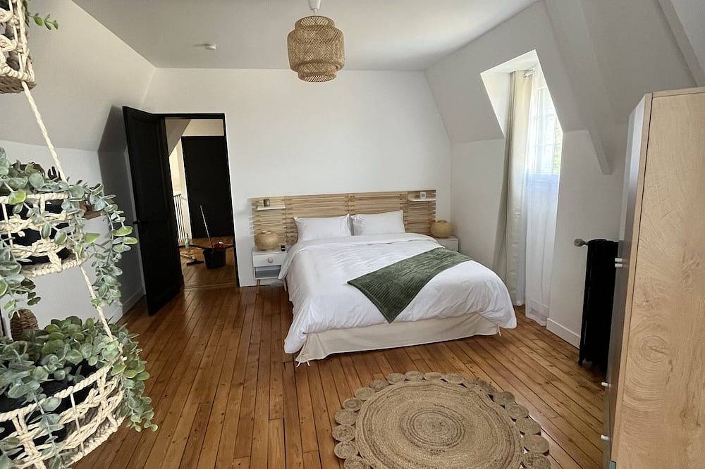 Manoir Spa sauna et piscine chauffée à 20 min de Disney in Montceaux-lès-Meaux, Seine-et-Marne