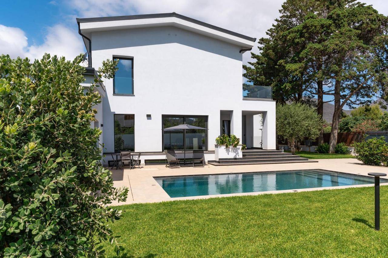 Three-Bedroom Villa in Palermo, Provincia di Palermo