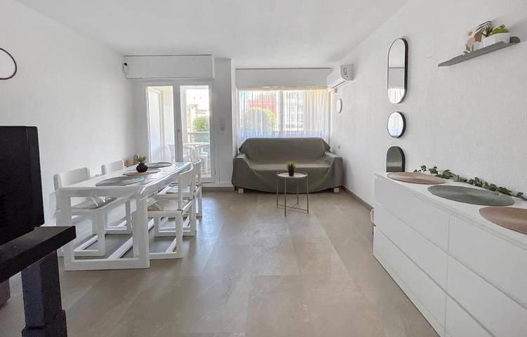 Appartement de vacances pour 4 personnes, avec vue ainsi que terrasse et piscine