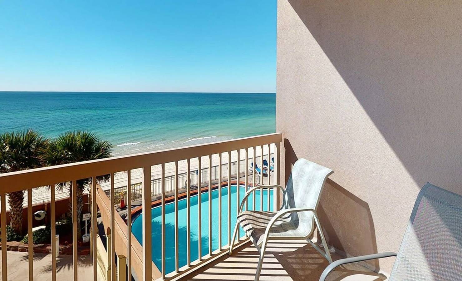 Ganze Wohnung, Coastal Condo 707 by Brightwild Beachfront in Panama City Beach, Emerald Coast