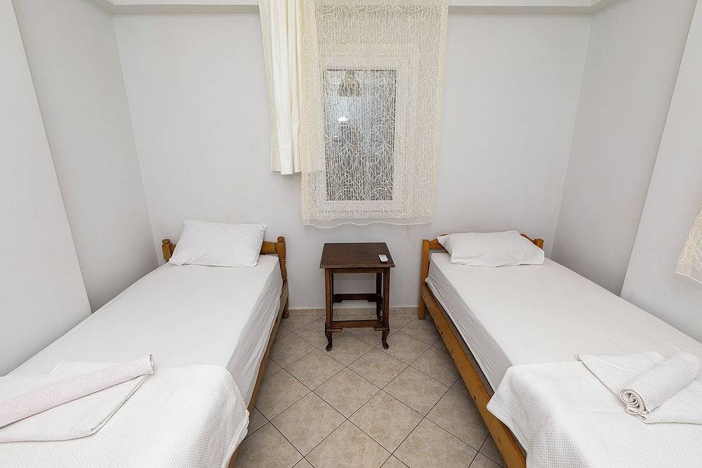 3 Bedroom Villa with Private Pool walking distance to Calis Beac in Fethiye, Egeo Turco