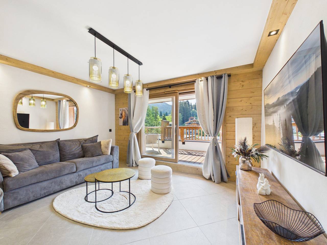 Entire apartment, Cozy Duplex in Les Gets, 6 Guests, Near Village & Ski Lifts, Full Amenities Included in Les Gets, Les Portes du Soleil