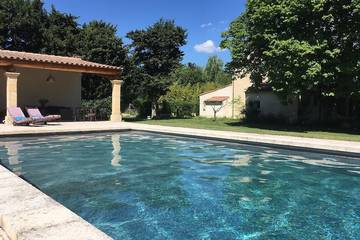 Location de vacances pour 14 personnes, avec jardin à Jonquières