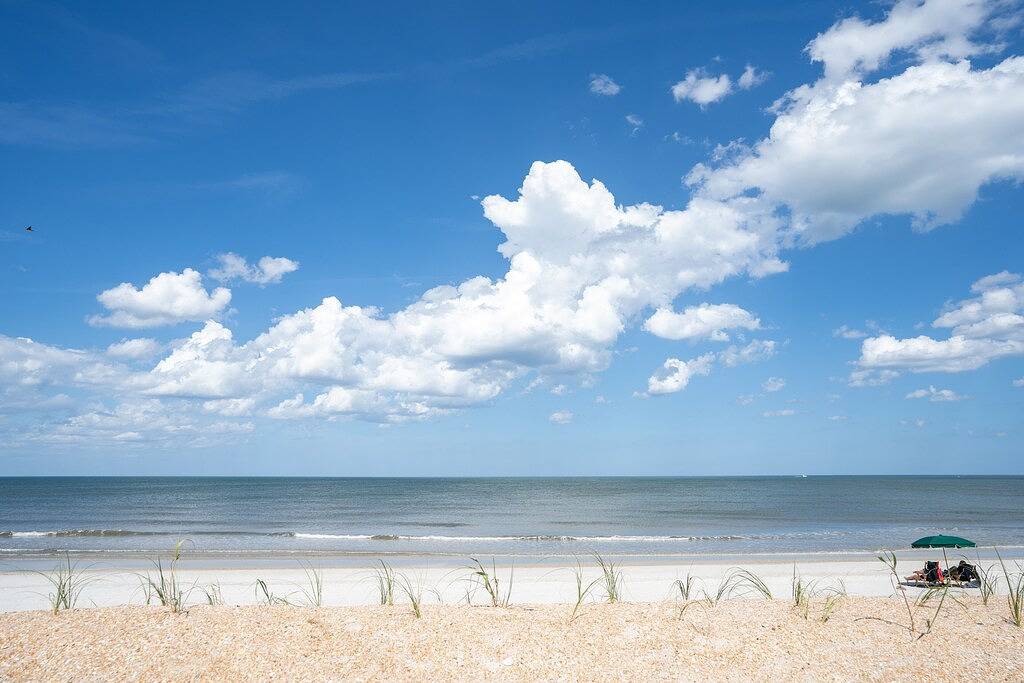 Vilano Beach Vacation Stop. 2 masters, Private Heated pool, Steps to the Beach! in Vilano Beach, St. Johns County