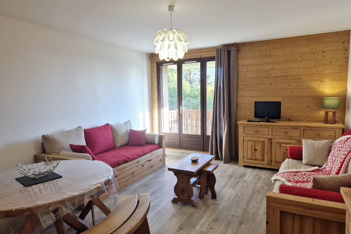 Appartement entier, Séjour nature et ski au Revard – Terrasse plein sud, accès pistes in Le Revard, Les Déserts