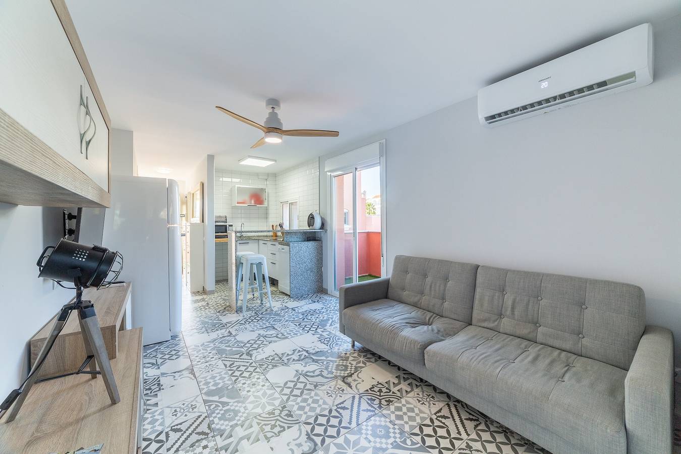 Appartamento intero, Appartamento 'Las Buganvillas' con piscina condivisa, terrazza privata e aria condizionata in Urbanización Roquetas de Mar, Roquetas de Mar