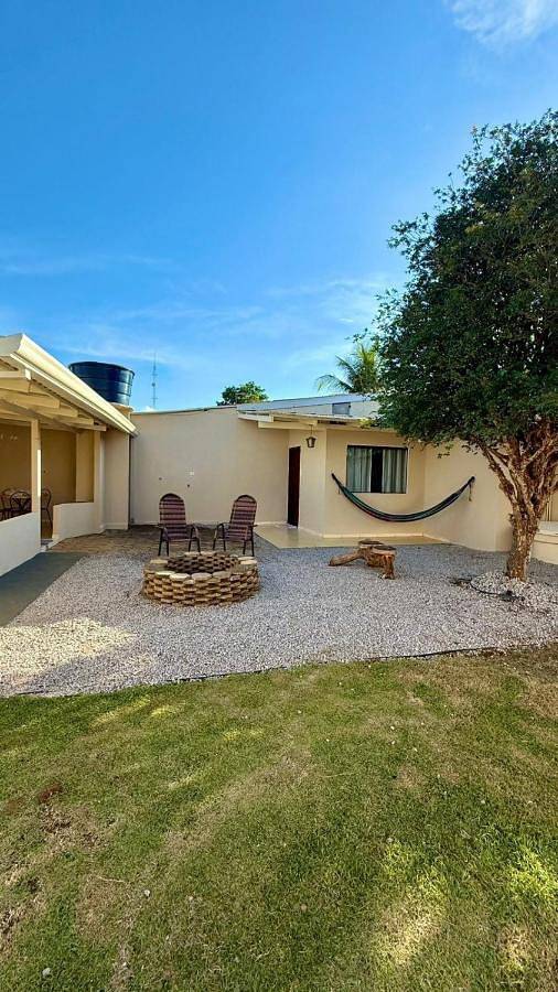 Casas e apartamentos de temporada para 3 pessoas, com jardim e balcão em Chapada dos Guimarães