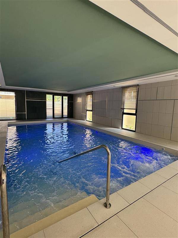 Appart’hôtel pour 3 personnes, avec Balcon et Jacuzzi ainsi que Terrasse et Jardin