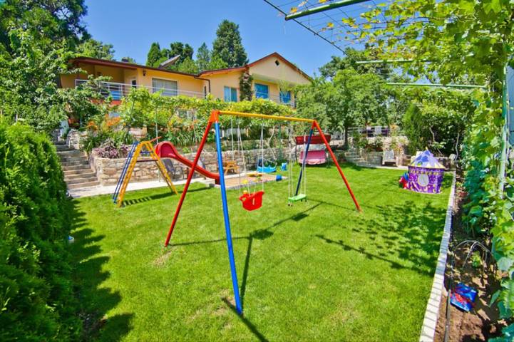 Ferienhaus für 8 Personen, mit Whirlpool und Garten sowie Pool und Terrasse in Bulgarien - 4