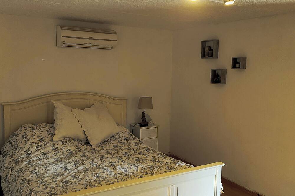 The House of Happiness in the heart of the Luberon in Mirabeau, Regionaler Naturpark Luberon
