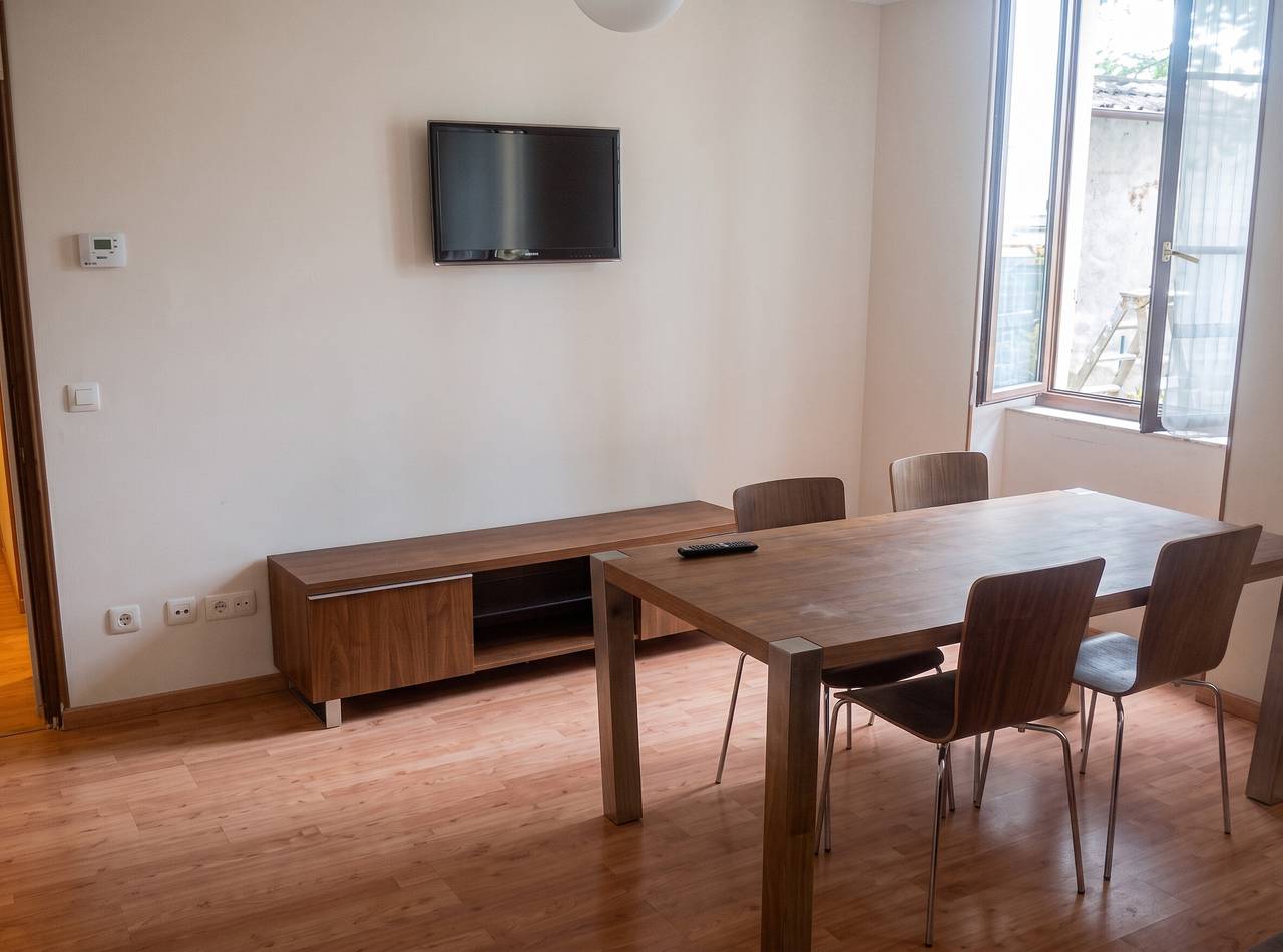 Appartement entier, Appartement confortable à Roanne avec jardin et parking in Roanne, Région de Roanne