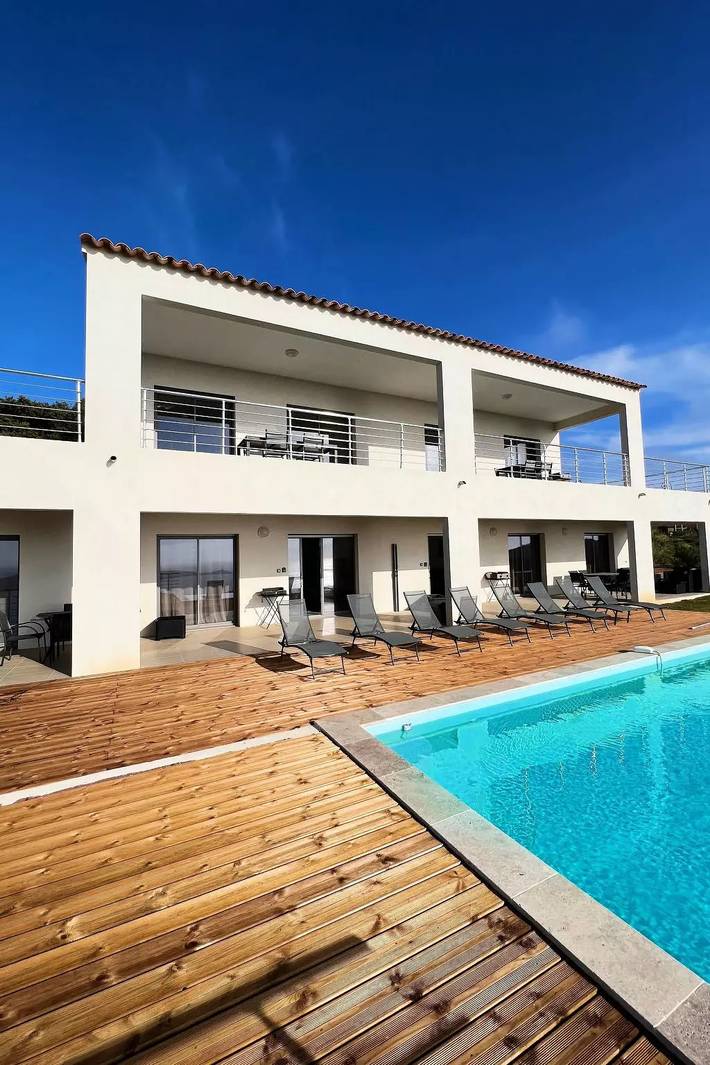 Gîte pour 8 personnes, avec jardin et piscine à Cargèse