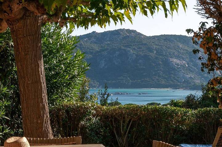 Villa pour 8 personnes, avec terrasse ainsi que piscine et jacuzzi dans Santa Giulia