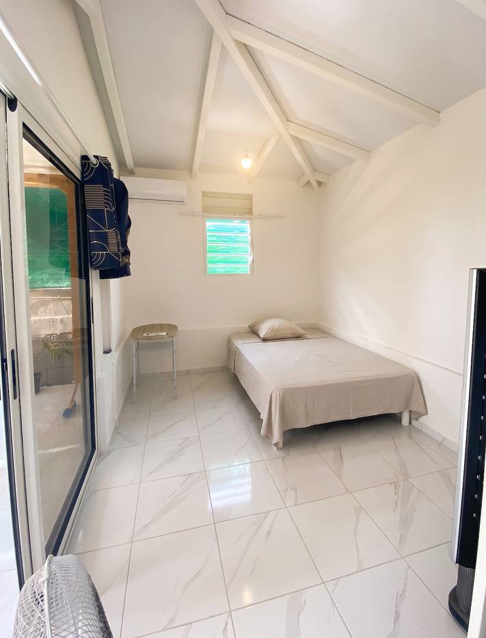 Encantador Bungalow en Schoelcher con Jardín Cercado in Schoelcher, Martinica