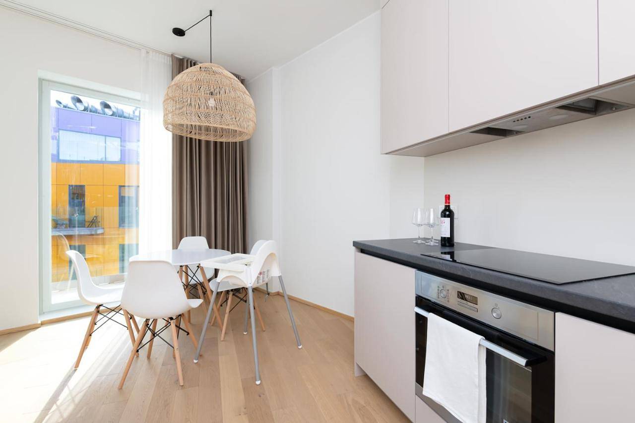 Apartamento entero, 4bdr Modern and Stylish Apartment near Kadriorg with Free Parking in Kesklinna linnaosa, Tallin