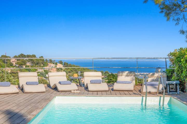 Gîte pour 12 personnes, avec vue ainsi que piscine et jardin
