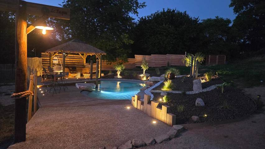 Chalet pour 2 personnes, avec Balcon et Jacuzzi ainsi que Terrasse et Jardin