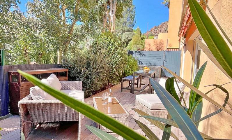 Vakantieappartement voor 2 personen, with zwembad and terras as well as uitzicht in Théoule-sur-Mer