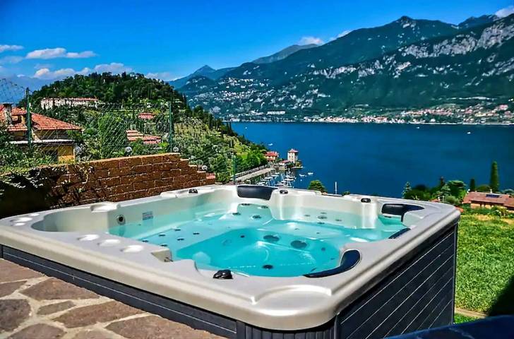 Holiday home for 6 people, with Hot tub and Garden as well as Lake view