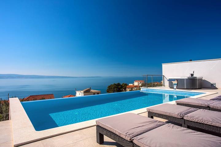 Villa Nano - Private heated 32 sqm infinity pool, a jacuzzi, amazing sea views in Jesenice, Omiš-Riviera