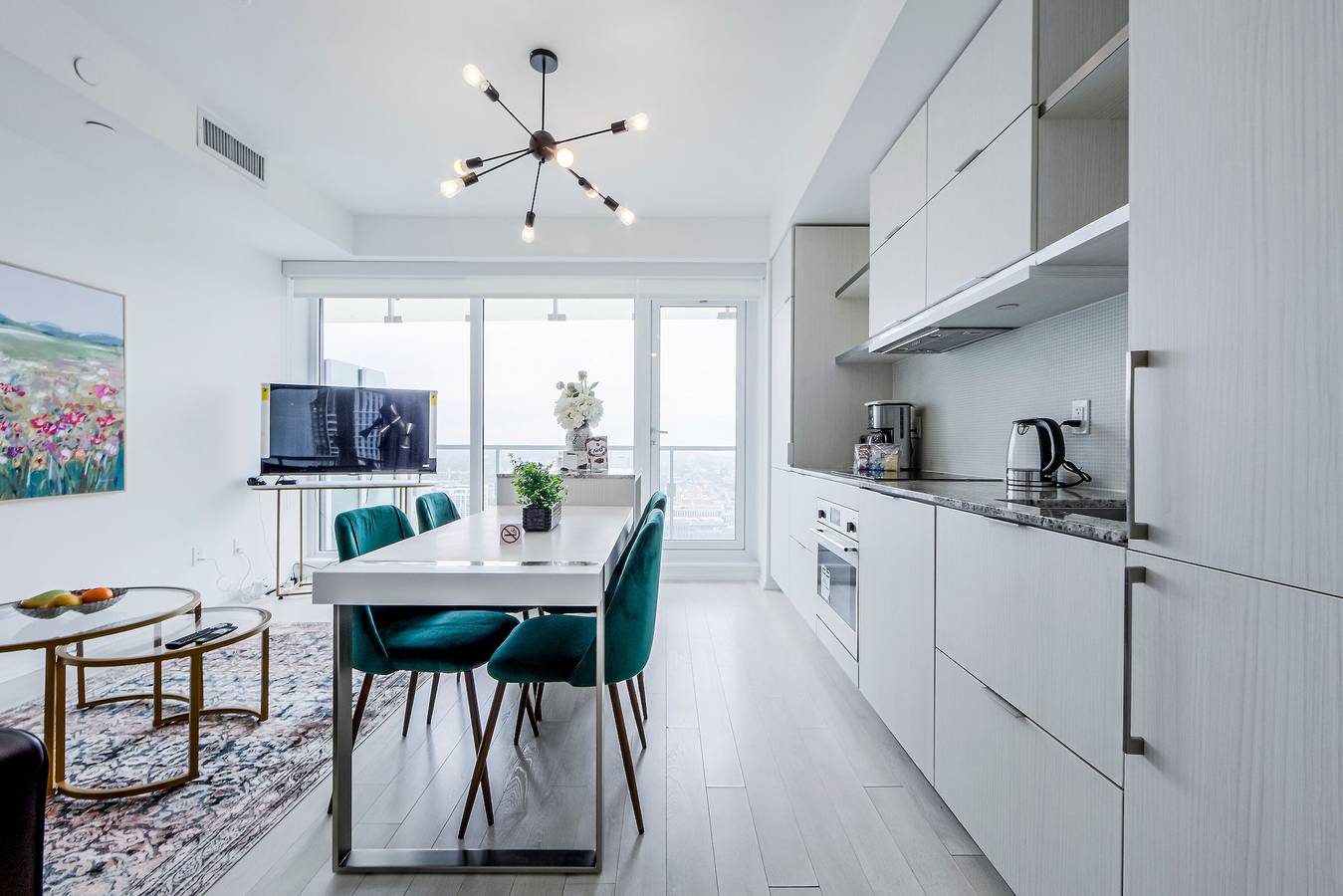 Appartement de vacances entier, Suite pour 4 personnes près de l'hôpital général du centre-ville de Toronto, stationnement disponible, balcon in Toronto, Lac Ontario (Canada)