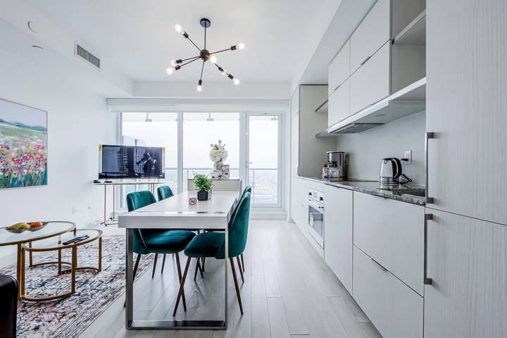 Appartement de vacances entier, Suite pour 4 personnes près de l'hôpital général du centre-ville de Toronto, stationnement disponible, balcon in Toronto, Lac Ontario (Canada)