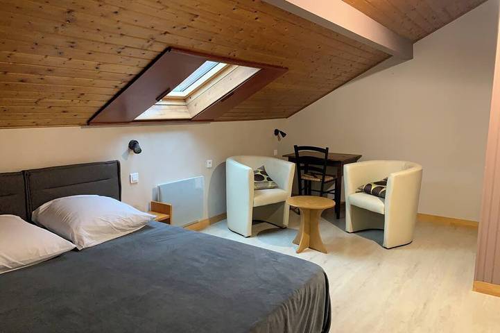 Gîte pour 8 personnes, avec Terrasse et Jardin dans Source du Lison - 4