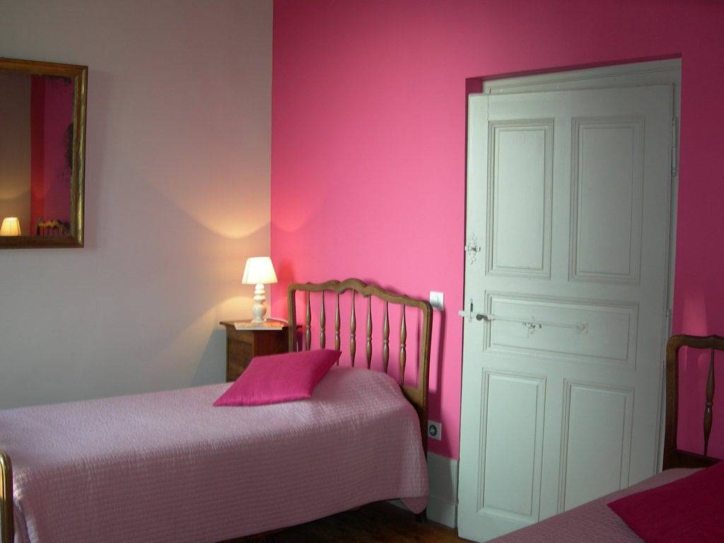 Chambres au Château de la Salle - Chambre Rose in Lantignié, Région de Villefranche-sur-Saône