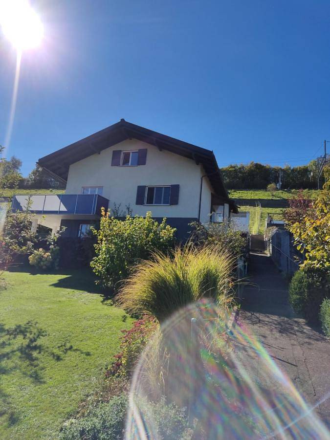 Ferienwohnung für 7 Personen, mit Terrasse und Garten sowie Seeblick und Ausblick