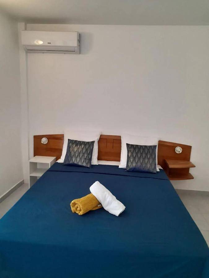 Gîte pour 3 personnes, avec piscine ainsi que jardin et terrasse dans Plage de Folle Anse - 3