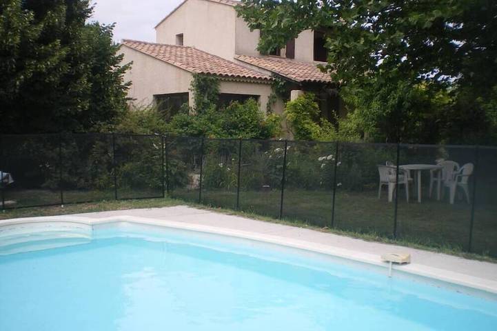 Maison de vacances pour 6 personnes, avec jardin et balcon à Le Thor