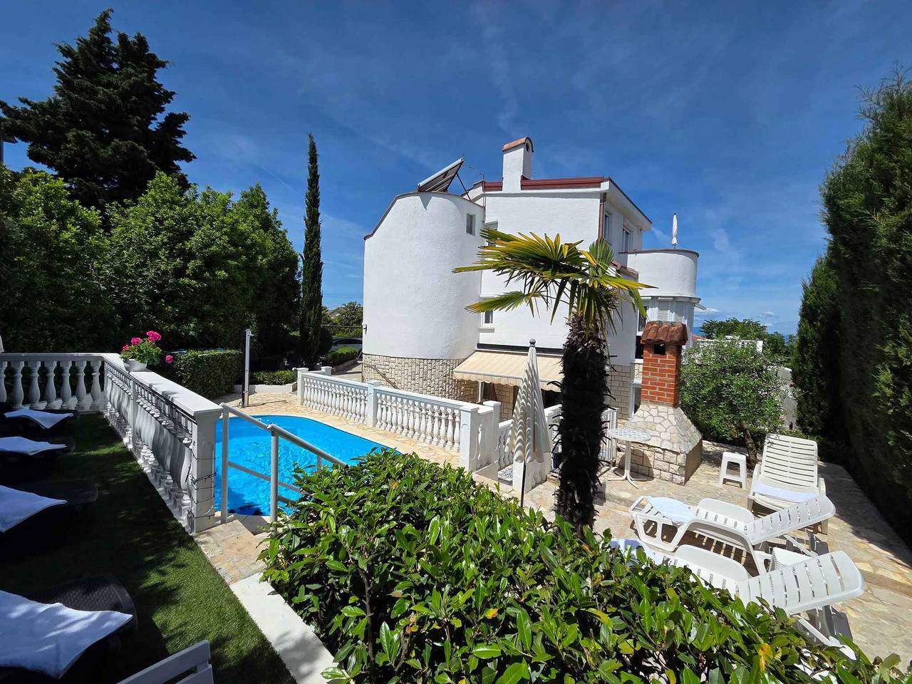 Ganzes Studio, Studio mit Balkon und Pool  in Malinska-Dubašnica, Krk